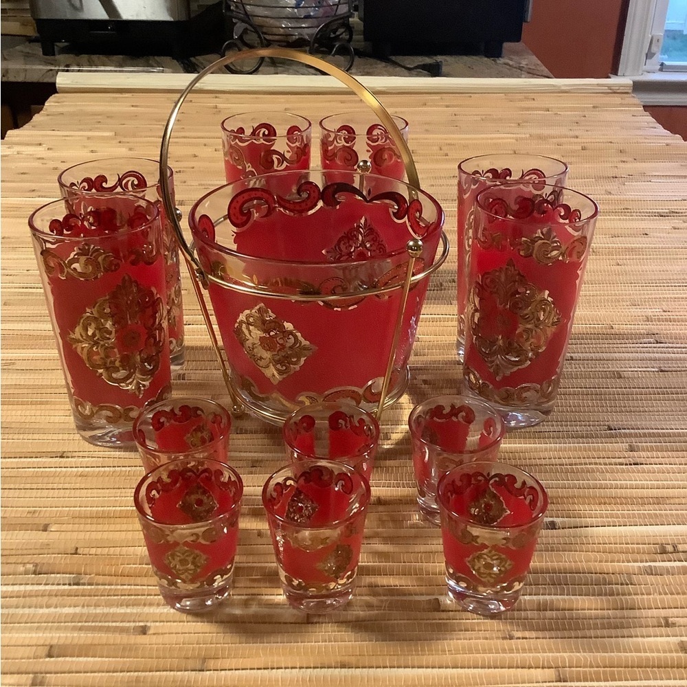 Beautiful mid century set with 22k gold scrolls and red with gold filigree.